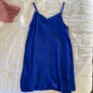 Blue Shift dress. With small sparkles and v-neck.